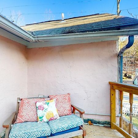 The Pink House On Main - Upper Apartment Eureka Springs Exterior foto