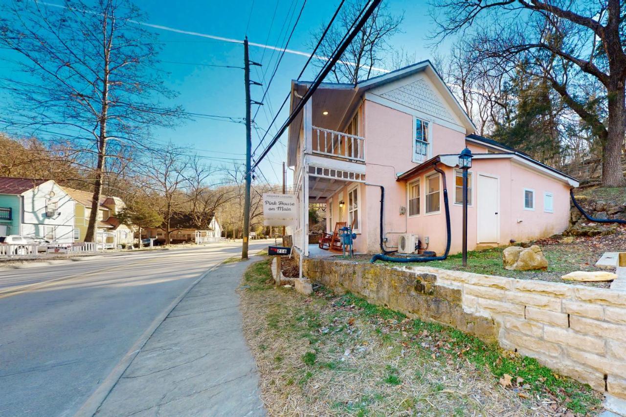 The Pink House On Main - Upper Apartment Eureka Springs Exterior foto